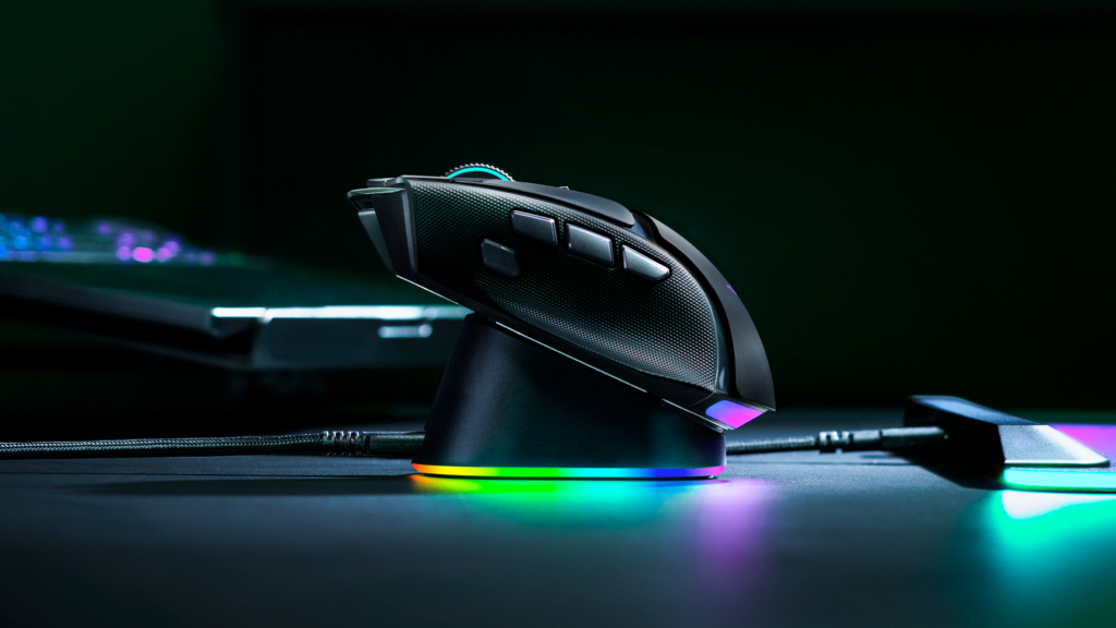 The Mouse Dock V2 Pro adds an integrated 8,000 Hz transceiver and can charge a mouse and keyboard through one USB connection. Image: Razer.